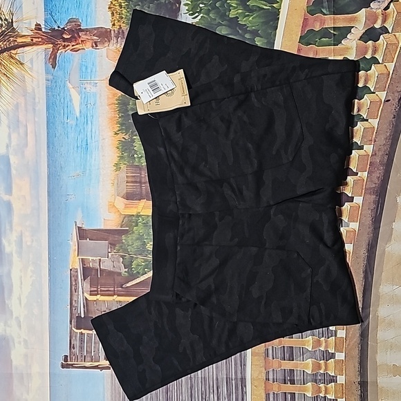 Democracy Ab Technology Camo Leggings Size PS NWT - Picture 1 of 5